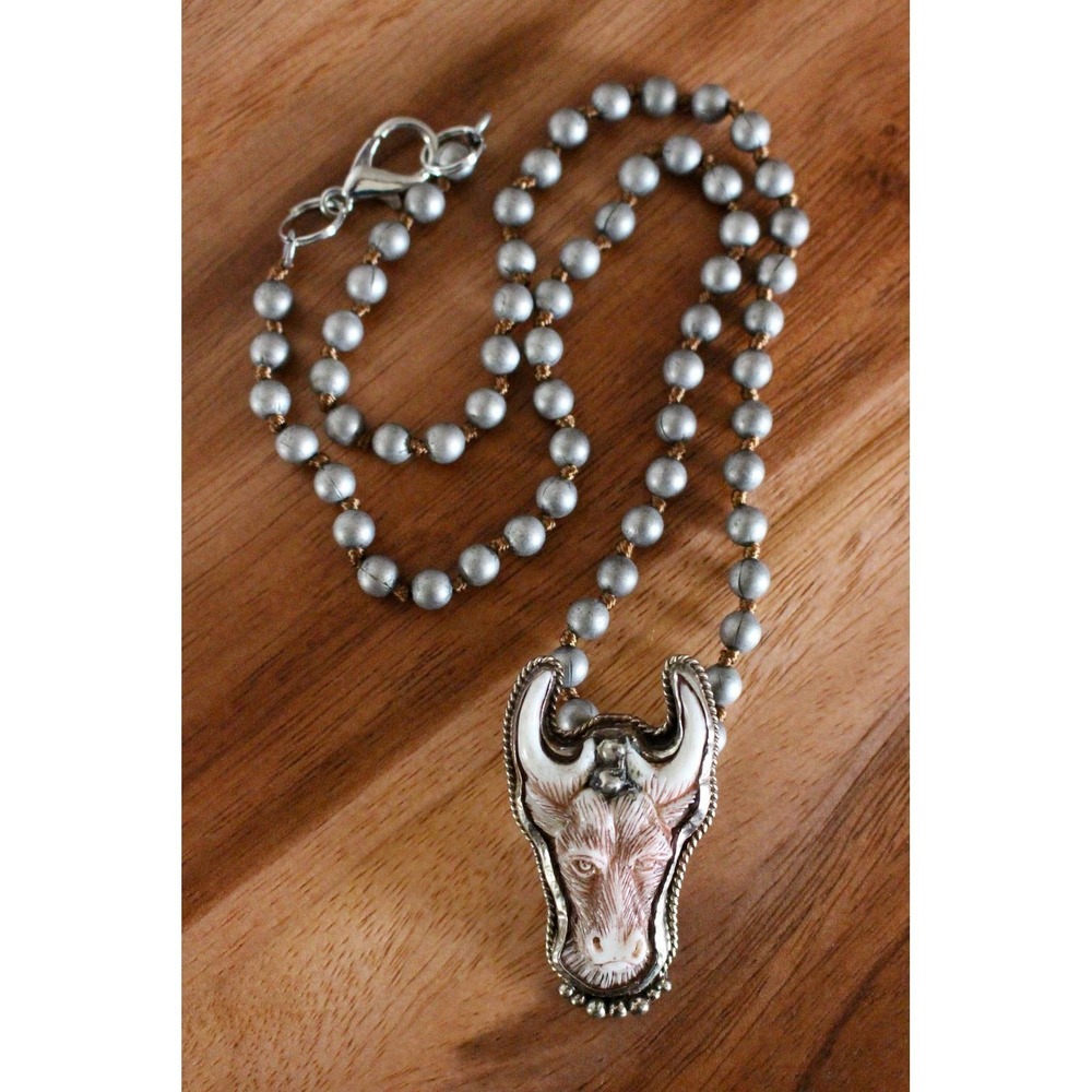Western Bull Head Carved Pendant Necklace‎ Beaded Chain Silver Tone Southwest